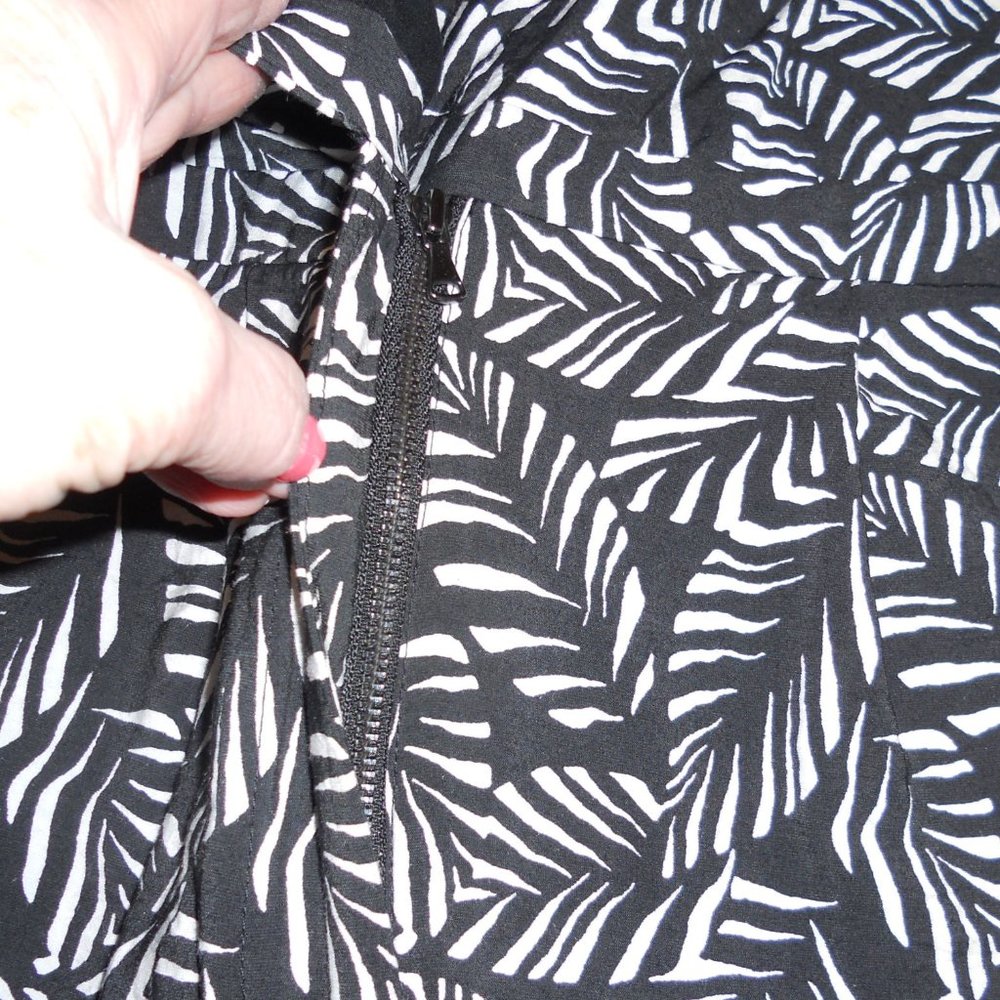 Loft 2p Black/White Leaf Pattern Crossover Sleeve… - image 4